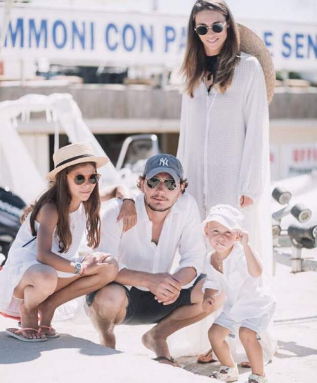 Юлия с супругом и детьми на отдыхе Фото Социальные сети