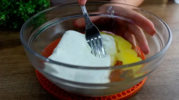 Сегодня делюсь безумно вкусным рецептом завтрака из лаваша. Готовится всё за считанные минуты, но приготовив такие трубочки хотя бы один раз, будете делать их постоянно.-3