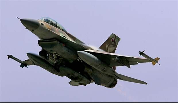 Израиль нарвался на неприятности. Сирийские ПВО сбили израильский F-16 применив российский ЗРК С-300