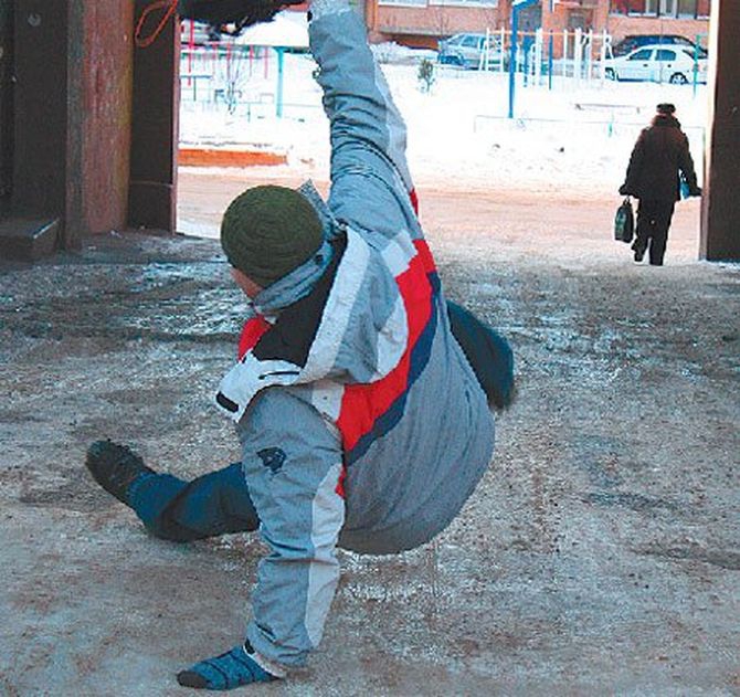 Осторожно, гололёд! зима, лед, люди, снег