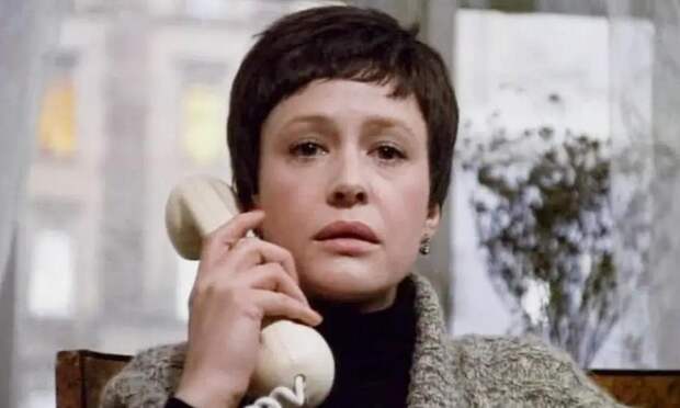 Родила дочь в 40 лет и встретила любовь в столовой: как сейчас живет звезда фильма «Дорогая Елена Сергеевна» Марина Неелова