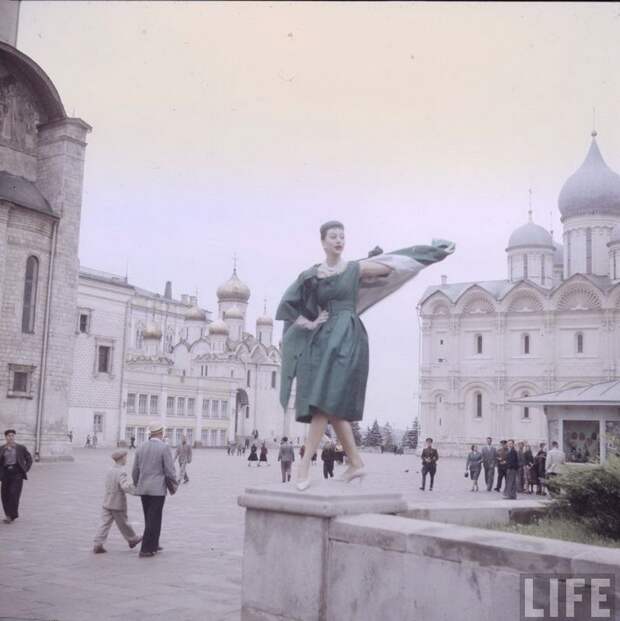 Christian Dior в Москве. 1959 год. (30 фото)