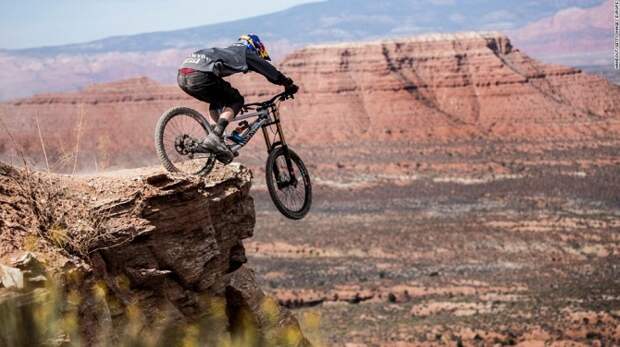 Самое опасное соревнование по фрирайду Red Bull Rampage 2015
