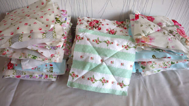 Купить любое текстильное изделие для дома не проблема. В магазинах большой выбор покрывал, пледов, комплектов постельного белья, одеял, подушек.-5