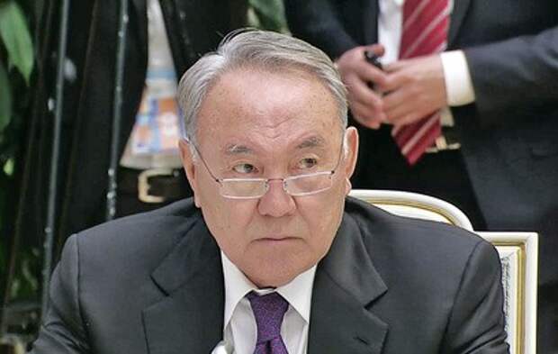 Назарбаев пригрозил жестко наказывать за спекуляции на курсе тенге