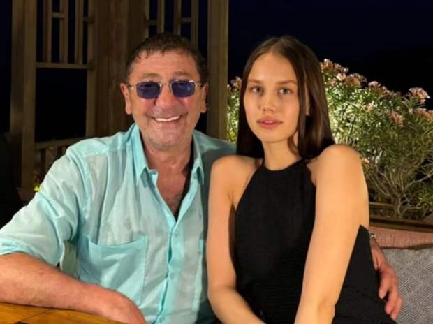 Лепс пригласил на концерт бывшую жену и невесту: экс-супруга села за лучший стол