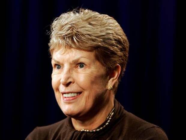 Author Ruth Rendell is interviewed by a reporter in New York City September 28, 2005. Rendell, the creator of gruff English sleuth Chief Inspector Wexford, is an elegant 75-year-old baroness who hopes a serial murderer can help her make a killing in America. The veteran British mystery writer whose books are published in some 30 countries has a loyal following in the United States, but sales of her books have typically been only a tenth of the 500,000 copies she sells of each book in Britain. Random House imprint Crown is billing "13 Steps Down" as the book to change that, hoping it will put Rendell on The New York Times best seller list for the first time in 20 years. Picture taken September 28, 2005.
