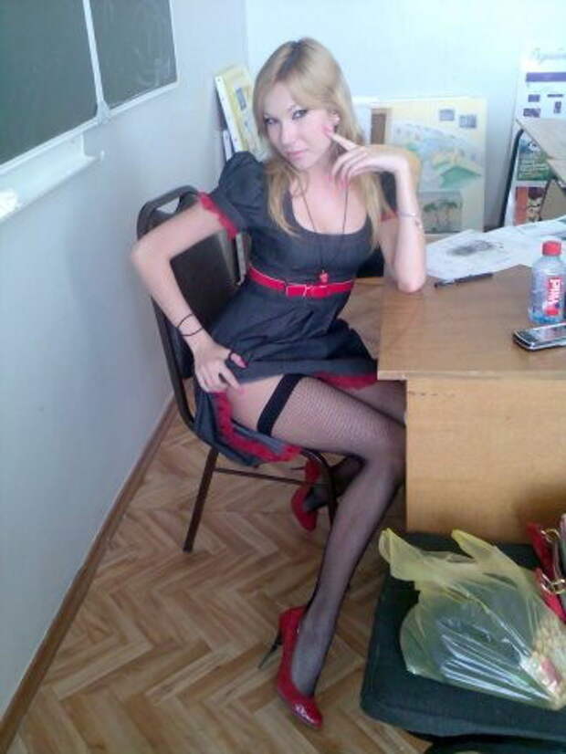 Единственная причина, по которой мне хотелось бы вернуться в школу - некоторые учительницы девушки, учительницы, школа