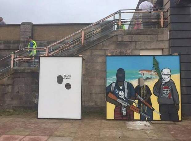В Великобритании открылся мрачный «Диснейленд» - Dismaland (21 фото)