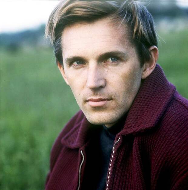 Чем зарабатывали на жизнь отечественные знаменитости до народной славы