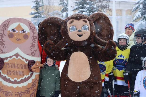 Семейный спортивный фестиваль "Хоккей объединяет семью" прошел на Губернском стадионе в Туле
