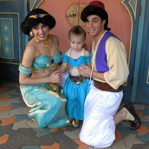 Мама делать для дочки костюмчики для посещения Disney World Мама делать для дочки костюмчики для посещения Disney World