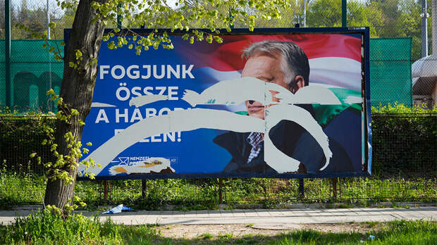 Обзор иноСМИ: «венгры обрушили власть Орбана» и «Не лучший день для Америки»