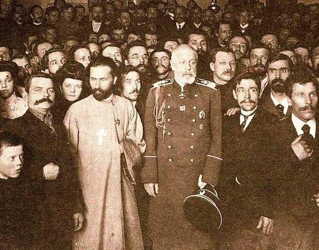 Г. А. Гапон и И. А. Фуллон на открытии Коломенского отдела «Собрания Русских фабрично-заводских рабочих г. Санкт-Петербурга». Осень 1904 года
