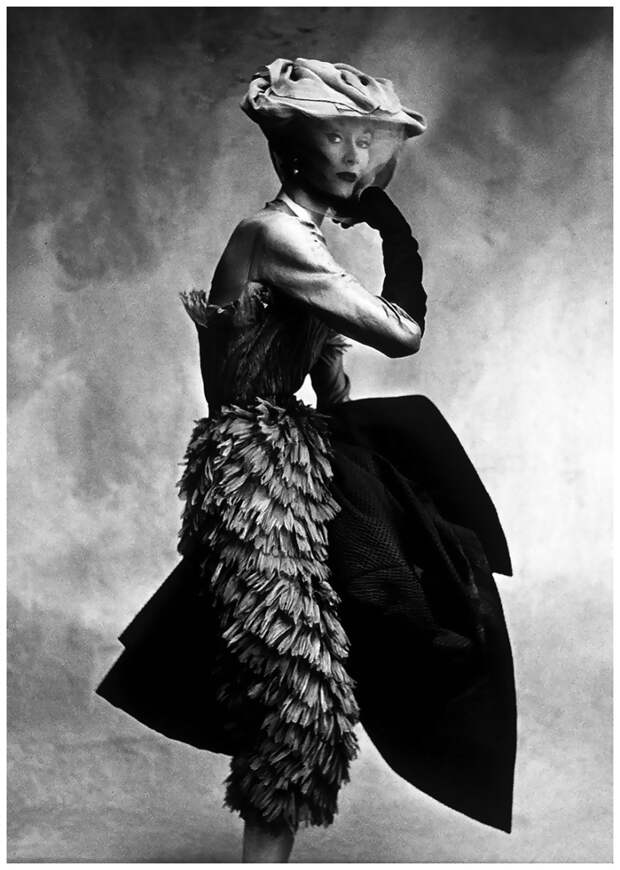 Model Lisa Fonssagrives Cocoa dress wearing petals by Cristóbal Balenciaga Vogue, 1950 Photo Irving Penn.jpg