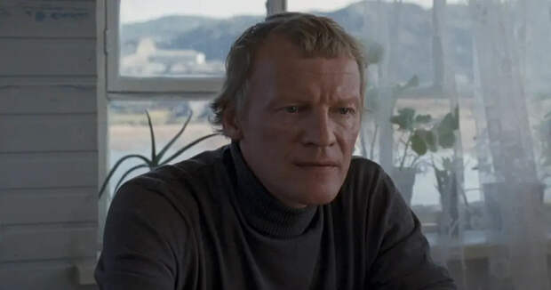 Актёра Серебрякова госпитализировали с обострением бронхита на фоне курения