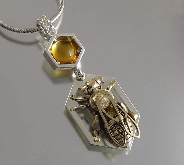 honeycomb-jewelry-bee-winged-lion-15