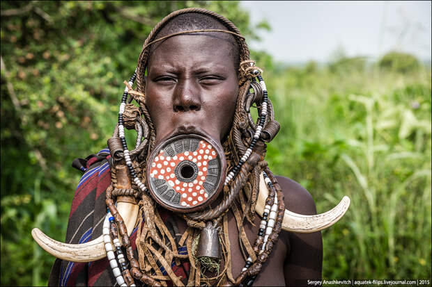 Mursi tribe / Племена с тарелками в губе Mursi tribe / Племена с тарелками в губе