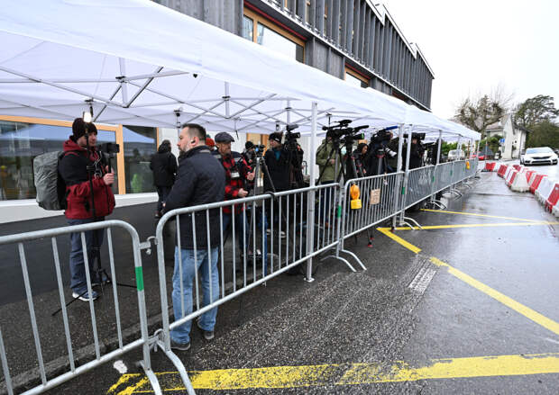 Дмитриев сообщил о своем прибытии в Женеву песней