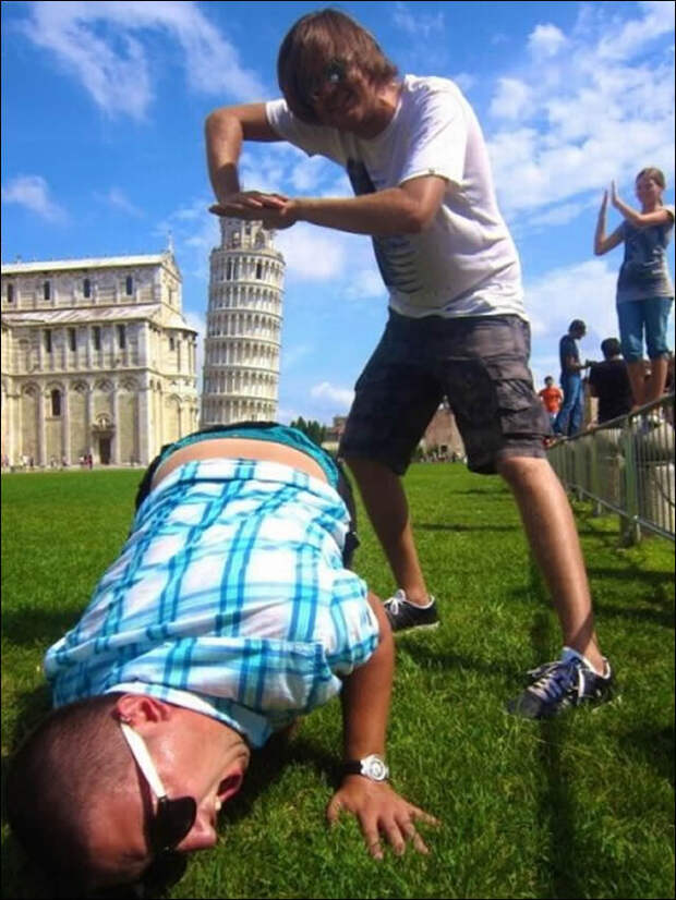 http://insanos.com.br/images_posts/turistas_insanos/enfiando_torre_pisa.jpg