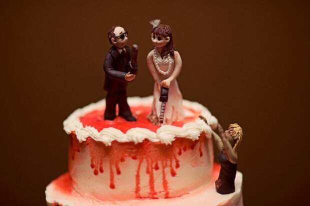 chilling-bride-and-groom-wedding-cake