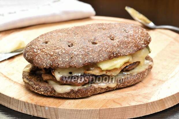 Фото Сэндвич теплый с утиным филе