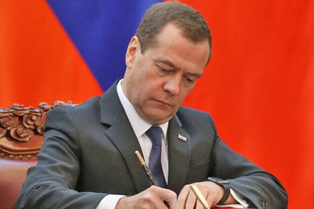 Медведев утвердил новый перечень жизненно важных лекарств
