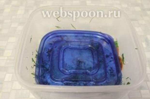 Прикрыть меньшей крышкой.
