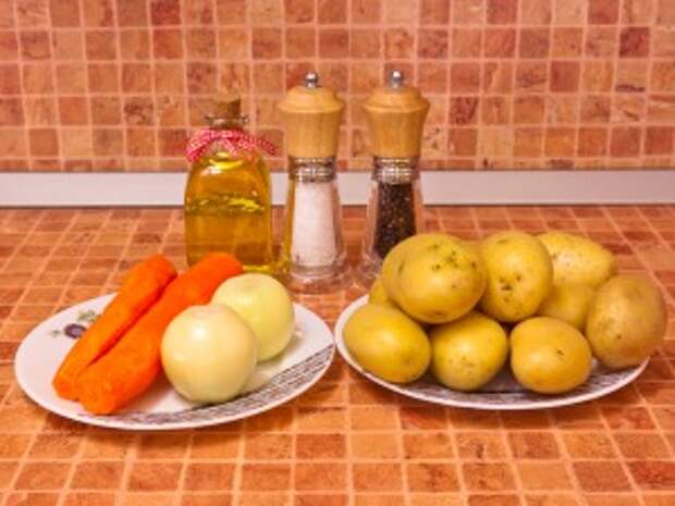 Картофель, обжаренный с луком и морковью. Ингредиенты