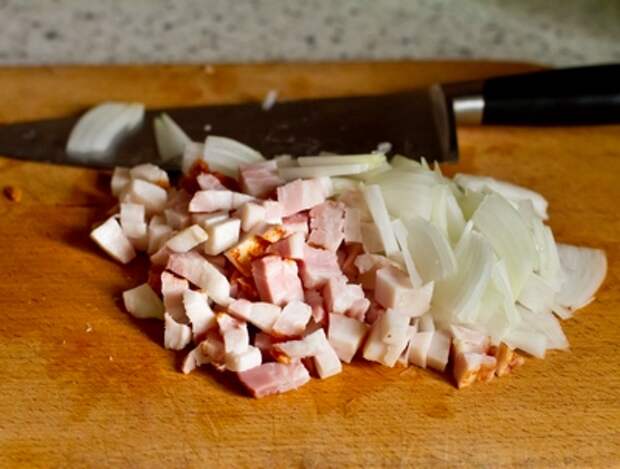 Бекон и лук