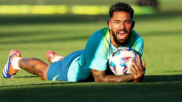 «Астон Вилла» объявила о подписании Дугласа Луиса из «Ювентуса»