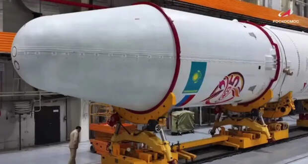 «Роскосмос»: первая ракета «Союз-5» установлена на стартовый стол на Байконуре