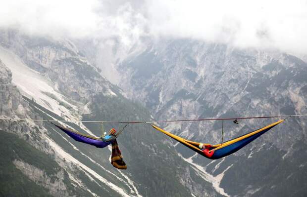 фестиваль highline гамаки на высоте в сотни метров над итальянскими альпами(11)