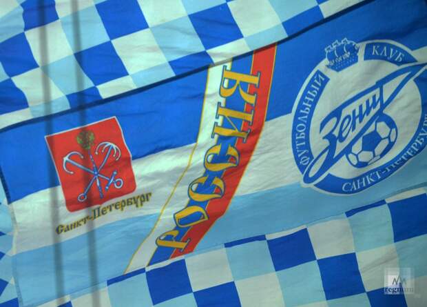 Фанаты «Зенита» забросали бутылками игроков «Спартака»