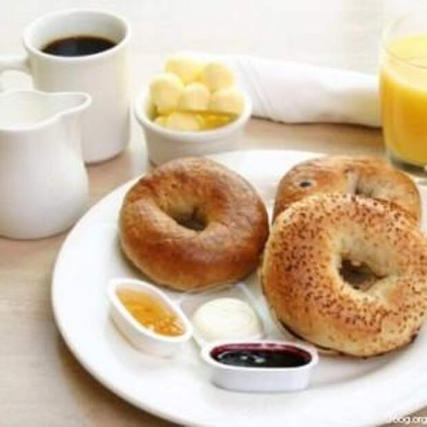 5677_Bread-butter-and-honey-delicious-breakfast-in-the-morning