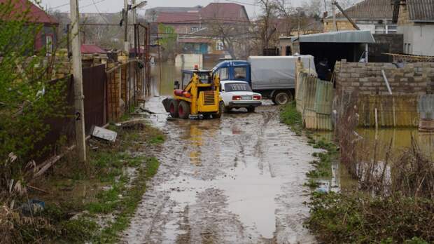 RT: отец девяти детей помогает спасать пострадавших от паводков в Дагестане