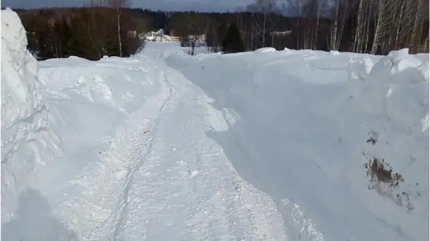 Глава Глазовского района о расчистке снега: «Мощной техники нет»