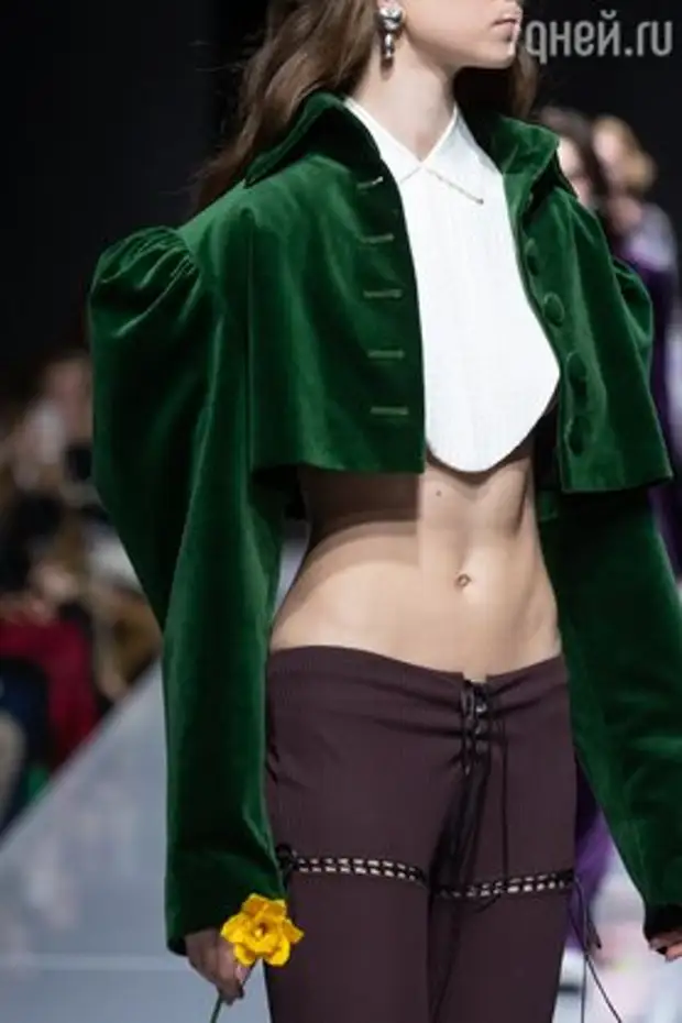 Маша Цигаль представила 30 модных образов, скроенных из ее собственной одежды и вещей близких друзей