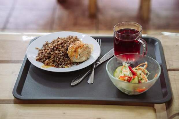 Чем на самом деле кормят в детских лагерях?