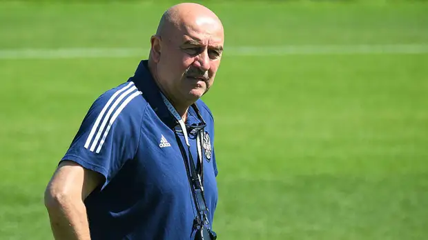 Поддержка лимита, предложение из Ирака и отдых в Австрии: чем занимается Черчесов после ухода из сборной России