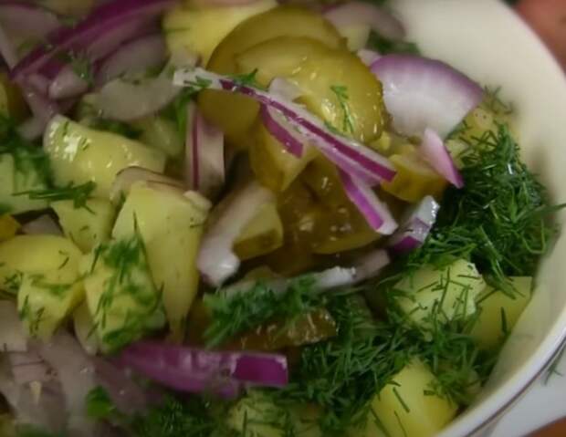 Рецепт из солёных огурцов за 5 минут. 2 простых, но очень вкусных салата