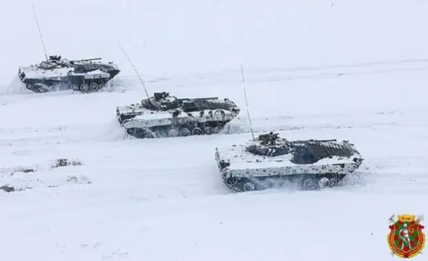 Беспощадные белорусские БМП укрытые газетами.