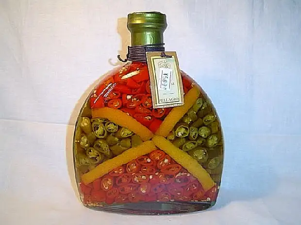 Декоративная бутылка на кухню