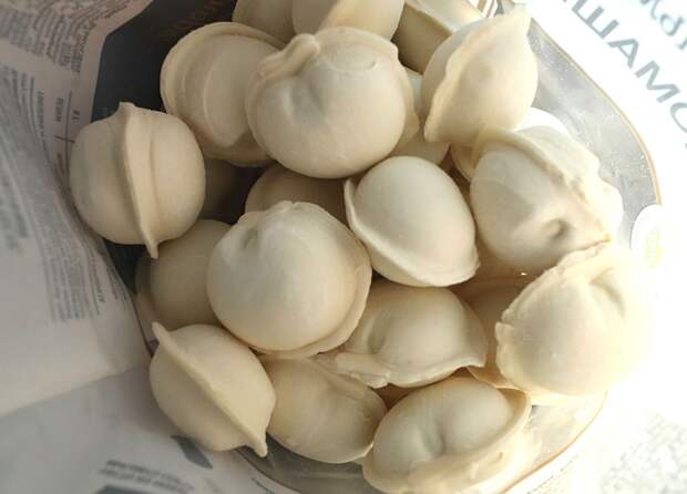 В Москве два школьника съели пельмени из «ВкусВилла» и попали в больницу