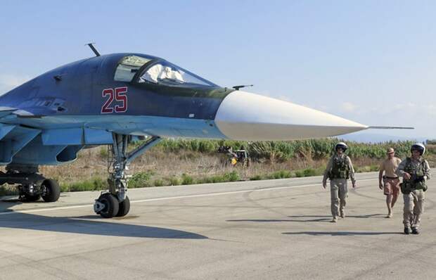 Российский истребитель-бомбардировщик Су-34 
