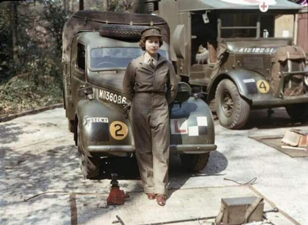 Восемнадцатилетняя английская принцесса Елизавета на службе во время Второй мировой войны