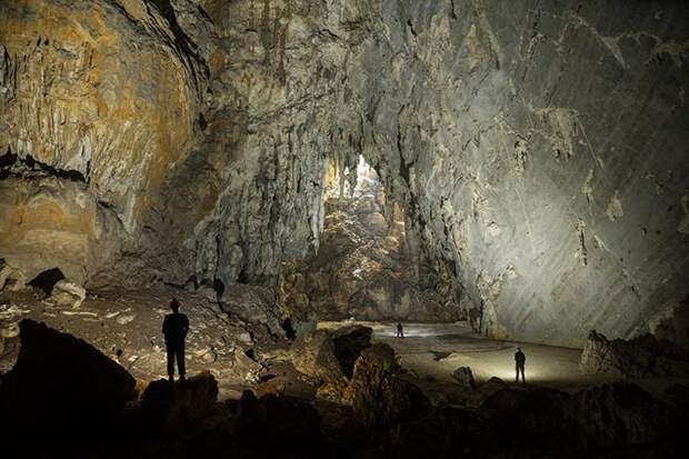 Таинственный мир пещеры Tham Khoun
