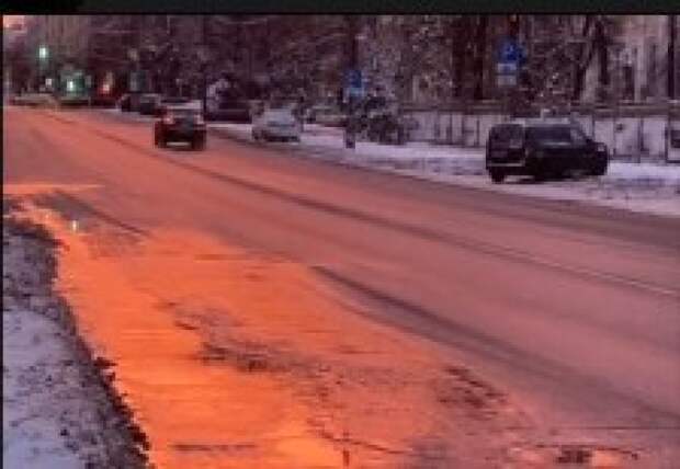 На улице Первомайской в Туле местных застало половодье