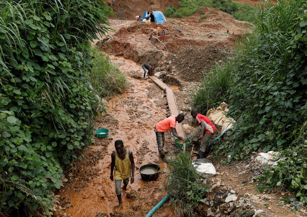 Кустарная добыча золота в Конго