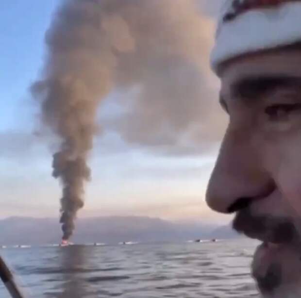 Перебазирование флагманского американского авианосца USS Dwight D. Eisenhower («Дуайт Д. Эйзенхауэр») в Аденский залив стало ответом Пентагона на усиленные действий йеменских повстанцев в Красном море.-2